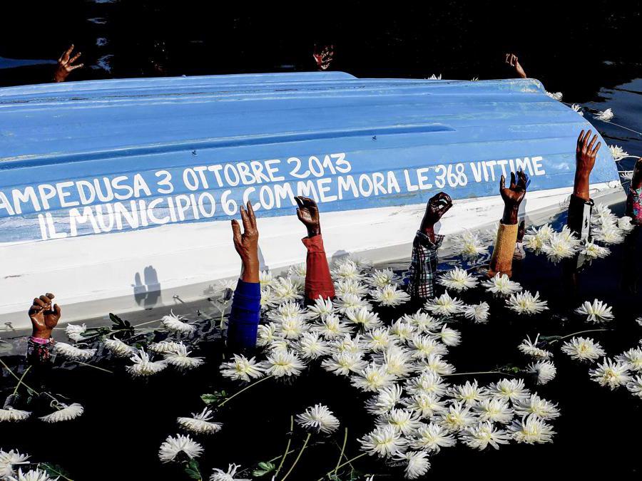 Installazione in Darsena a 10 anni dalla strage di Lampedusa, Milano, 02 ottobre 2023. ANSA/MOURAD BALTI TOUATI