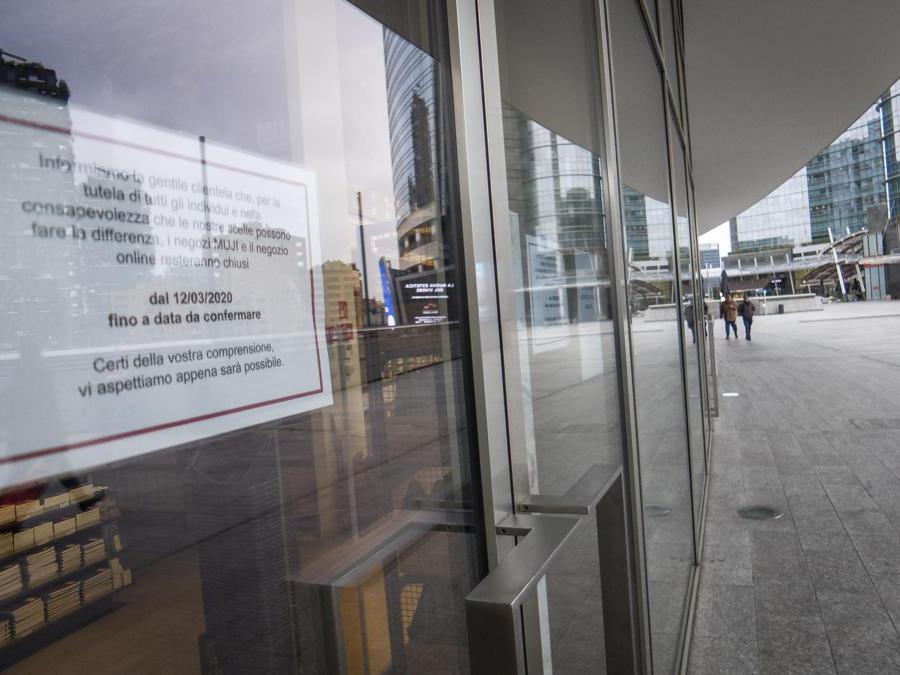 Piazza Gae Aulenti. (Ansa / Matteo Corner) 