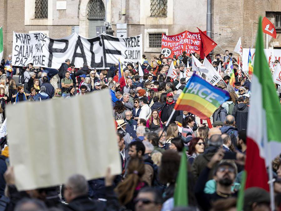 Manifestazione per la pace, Roma, 5 November 2022. (ANSA/MASSIMO PERCOSSI)