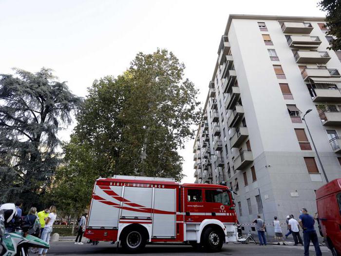 Milano, esplosione in un palazzo: danneggiati tre piani