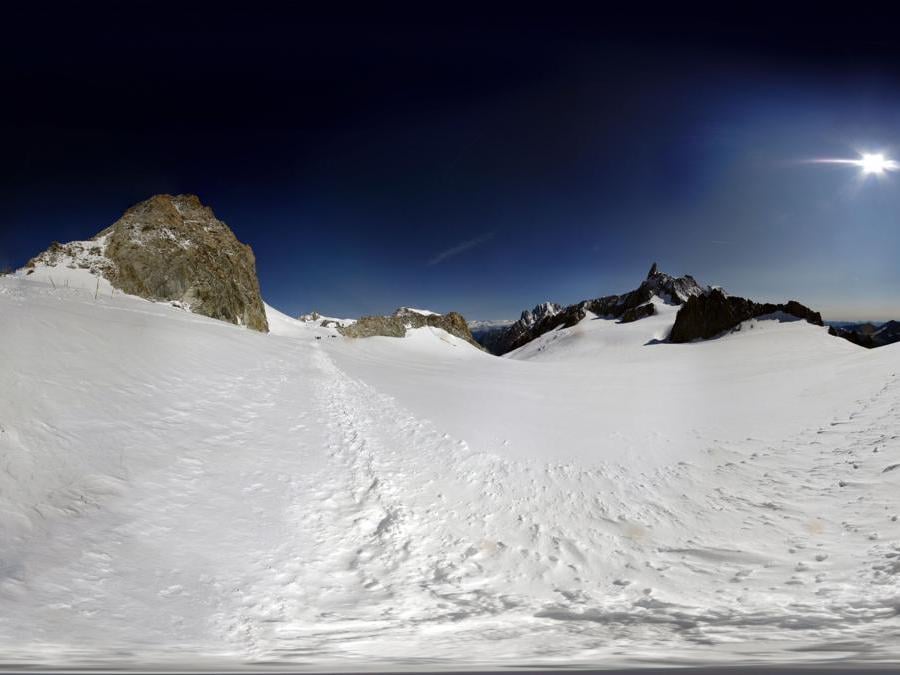 Le Grandes Jorasses, parte settentrionale del massiccio del Monte Bianco, linea di frontiera Italia-Francia (Italy Photo Press)