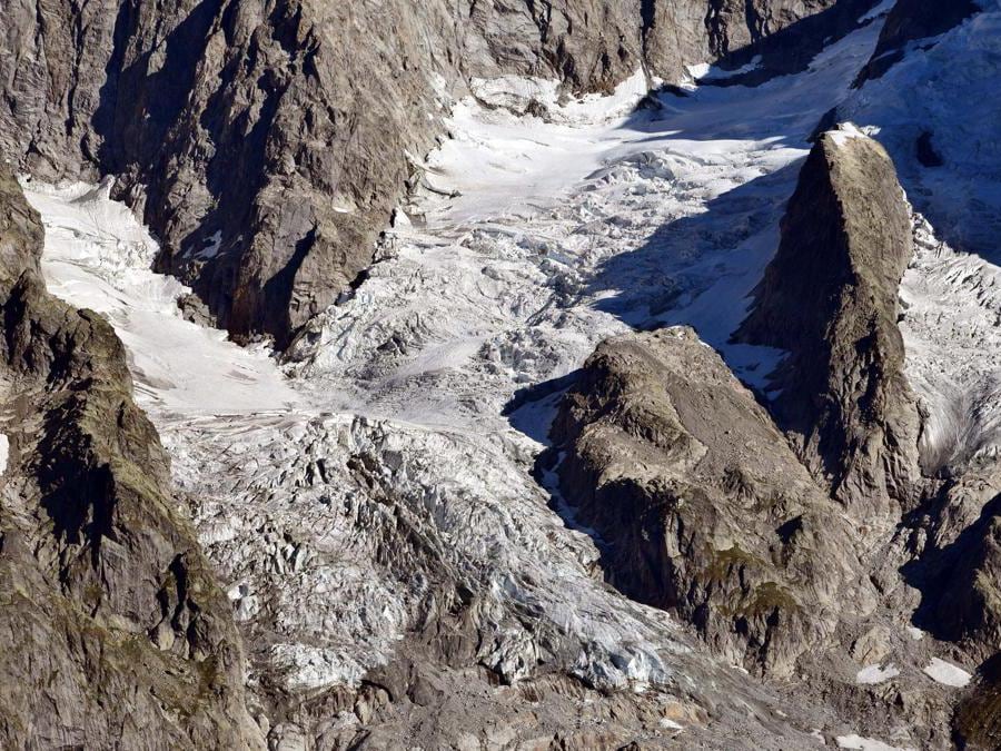 Il Ghiacciaio Planpincieux sulle Grandes Jorasses, lungo il versante italiano del massiccio del Monte Bianco (Italy Photo Press)