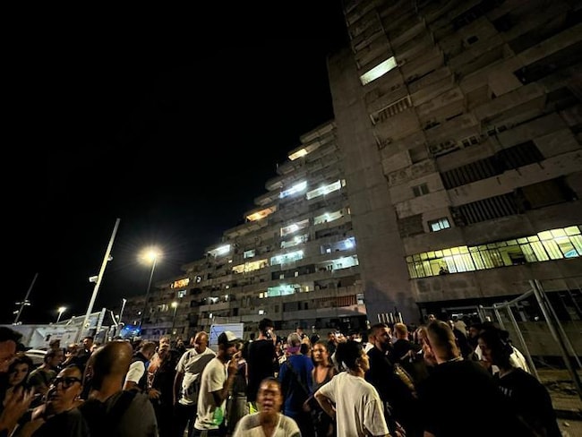 Napoli, a Scampia crolla ballatoio