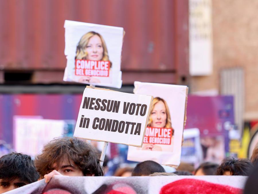Bologna - piazza verdi,Sciopero nazionale studentesco No Meloni day. ( Photo Guido Calamosca / LaPresse )