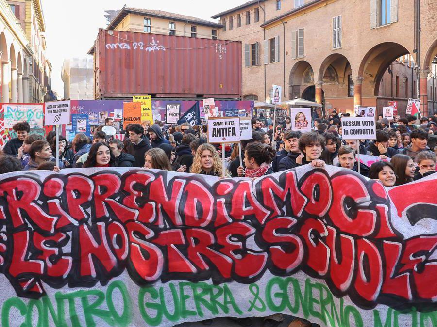 Bologna - piazza verdi,Sciopero nazionale studentesco No Meloni day.( Photo Guido Calamosca / LaPresse )