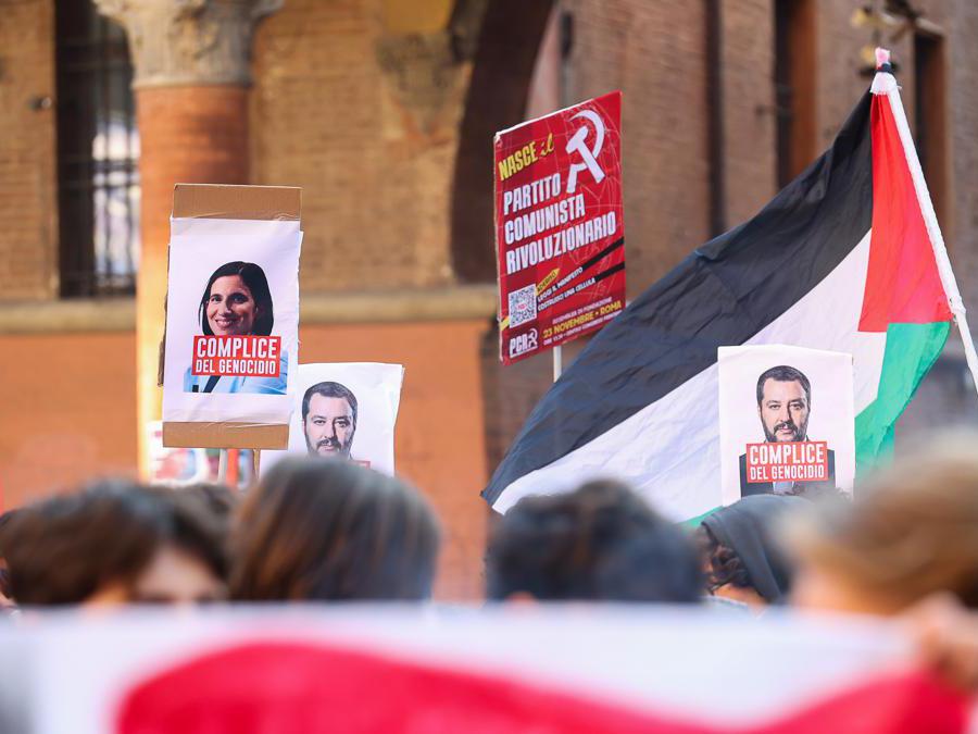 Bologna - piazza verdi,Sciopero nazionale studentesco No Meloni day. ( Photo Guido Calamosca / LaPresse )