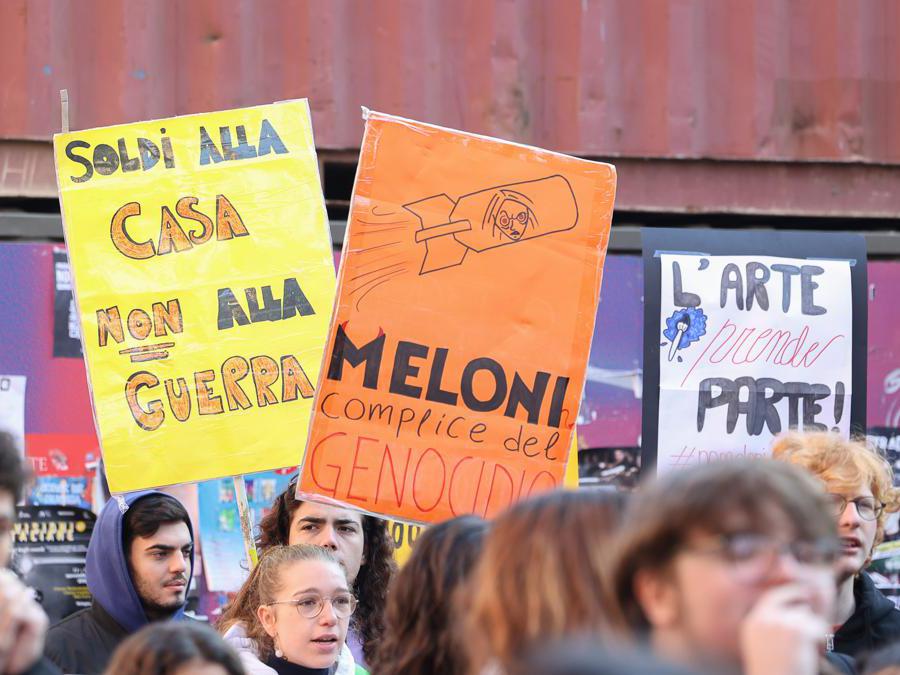 Bologna - piazza verdi,Sciopero nazionale studentesco No Meloni day. ( Photo Guido Calamosca / LaPresse )