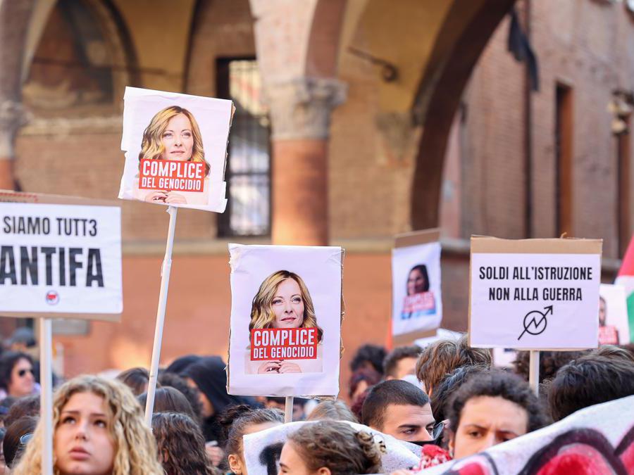 Bologna - piazza verdi,Sciopero nazionale studentesco No Meloni day. ( Photo Guido Calamosca / LaPresse )