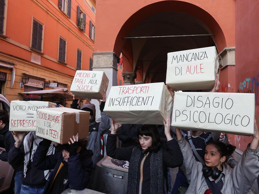 Bologna - piazza verdi,Sciopero nazionale studentesco No Meloni day.( Photo Guido Calamosca / LaPresse )