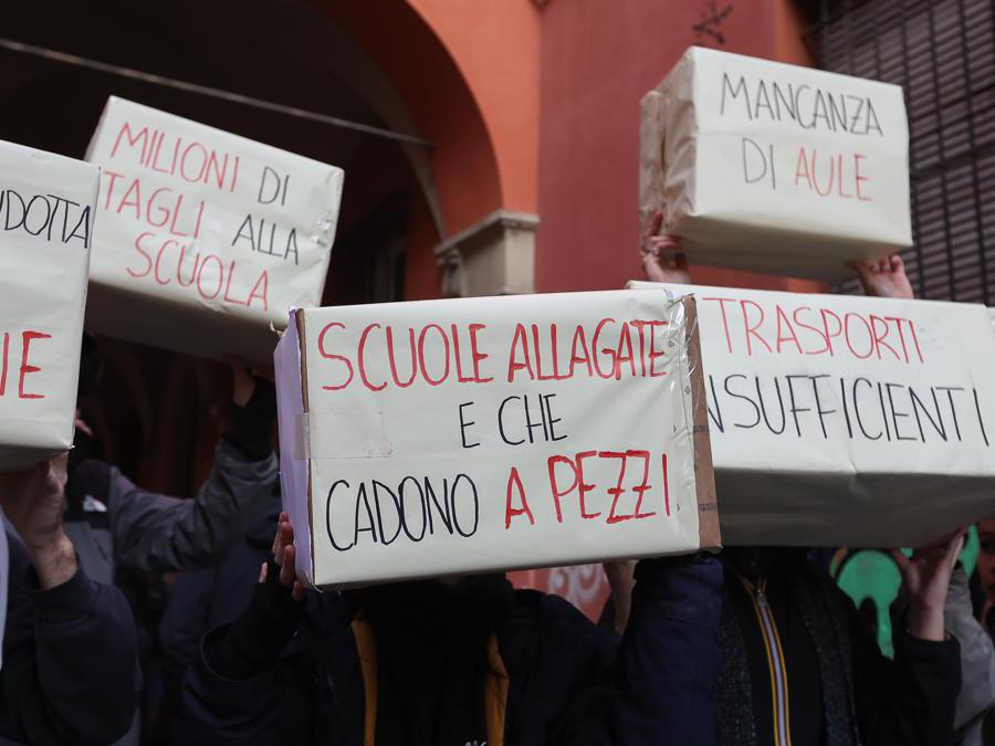 Bologna - piazza verdi,Sciopero nazionale studentesco No Meloni day. ( Photo Guido Calamosca / LaPresse )
