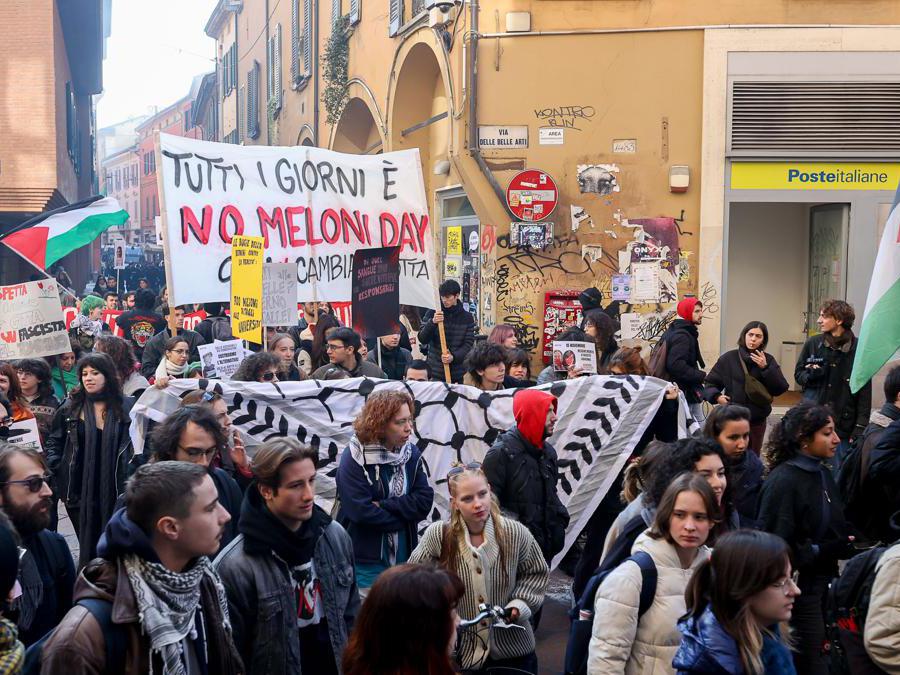 Bologna - piazza verdi,Sciopero nazionale studentesco No Meloni day. ( Photo Guido Calamosca / LaPresse )