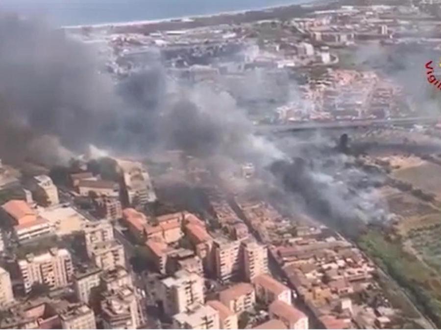 Catania. (Ansa / Vigili del Fuoco)