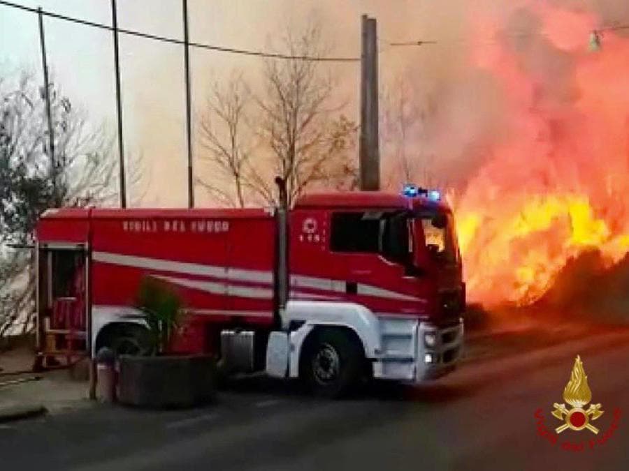 Catania. (Ansa / Vigili del Fuoco)