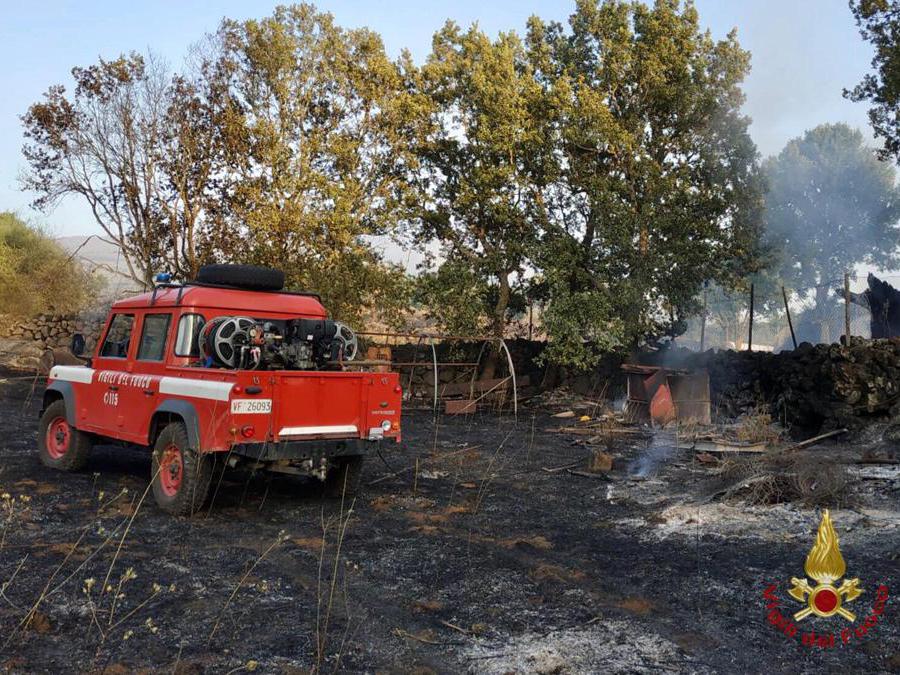 Catania. (Ansa / Vigili del Fuoco)