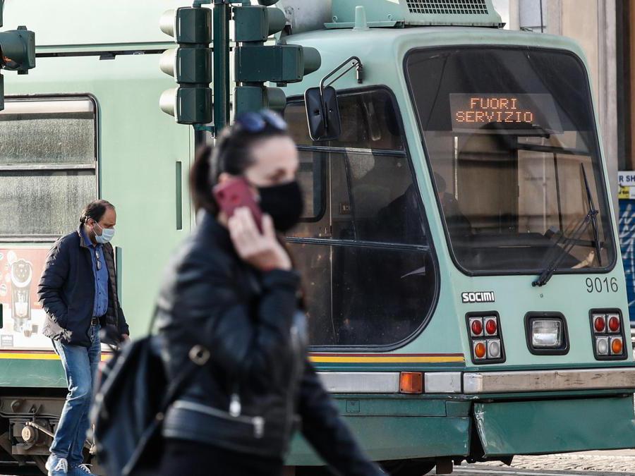Un momento alla Stazione Termini durante lo sciopero dei mezzi di trasporto Roma (Ansa/Giuseppe Lami)