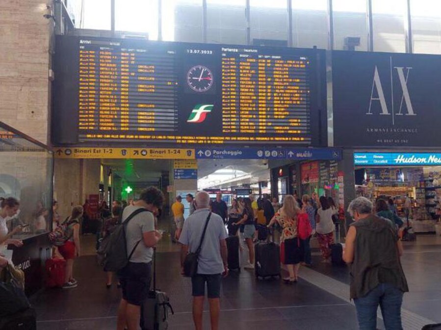 Sciopero treni terminato alle 15: disagi per i passeggeri. Sabato stop per  gli aerei - Il Sole 24 ORE