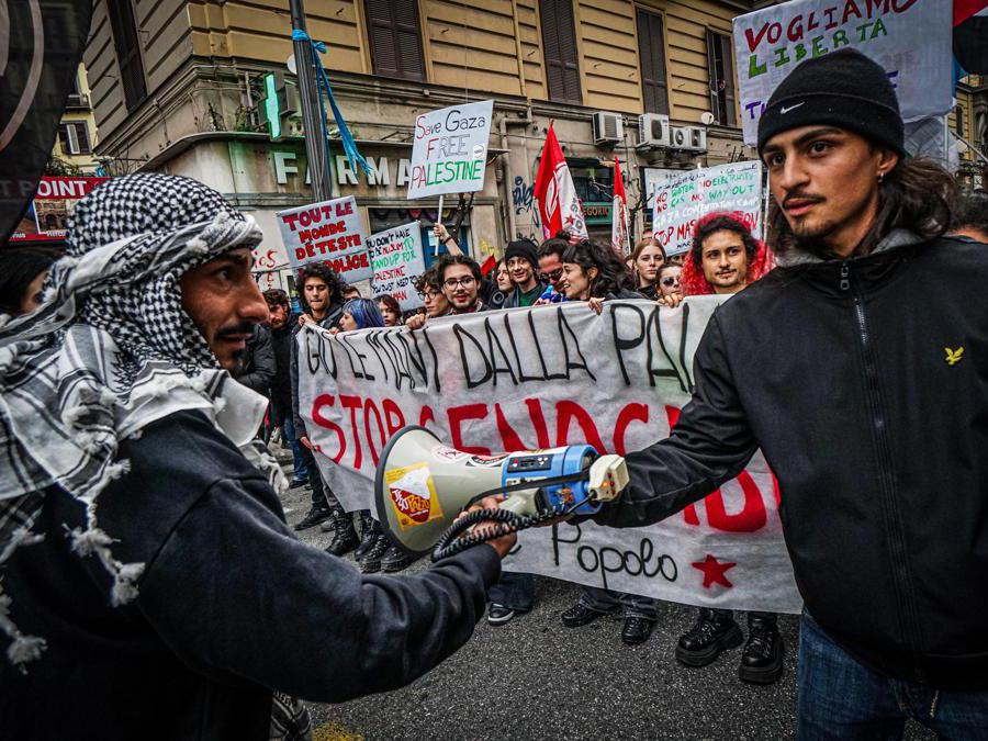 Scontri Tra Studenti E Polizia Ai Cortei Pro-Palestina - Il Sole 24 ORE