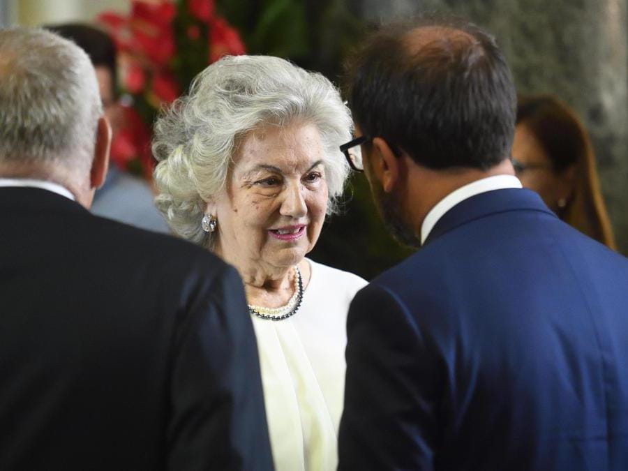 Il ministro della Giustizia Alfonso Bonafede (d) saluta Maria Laura Borrelli alla camera ardente (Ansa/Flavio Lo Scalzo)