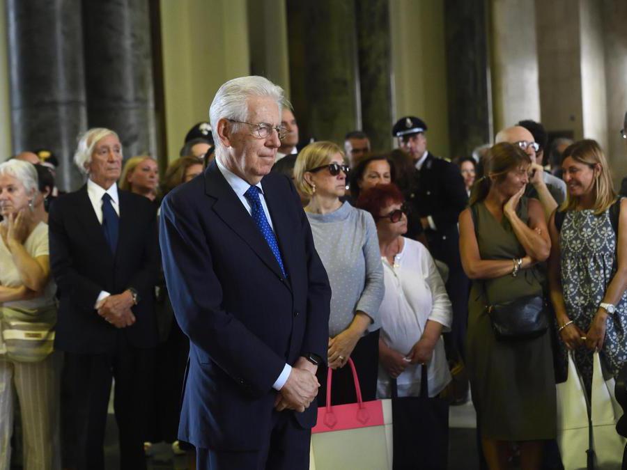 Il senatore Mario Monti (Ansa/Flavio Lo Scalzo)