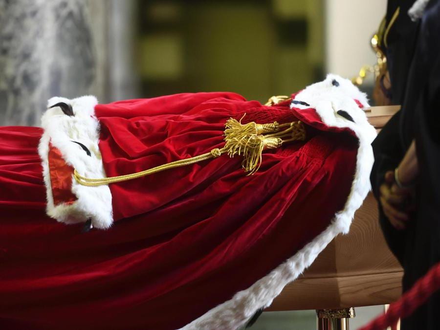 Camera ardente per Francesco Saverio Borrelli allestita al Palazzo di Giustizia (Ansa/Flavio Lo Scalzo)