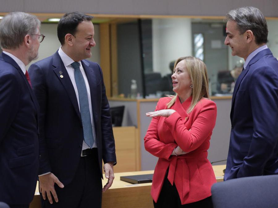 epa10456351 (L-R) Czech Republic's Prime Minsiter Petr Fiala, Ireland's Prime Minister (Taoiseach) Leo Varadkar, Italy's Prime Minister Giorgia Meloni and Greece's Prime Minister Kyriakos Mitsotakis at the start of a special meeting of the European Council in Brussels, Belgium, 09 February 2023. EU leaders will meet in Brussels on 09 and 10 February for a summit to discuss Russia's invasion of Ukraine, the EU's economy and competitiveness, and its migration policy. EPA/OLIVIER HOSLET