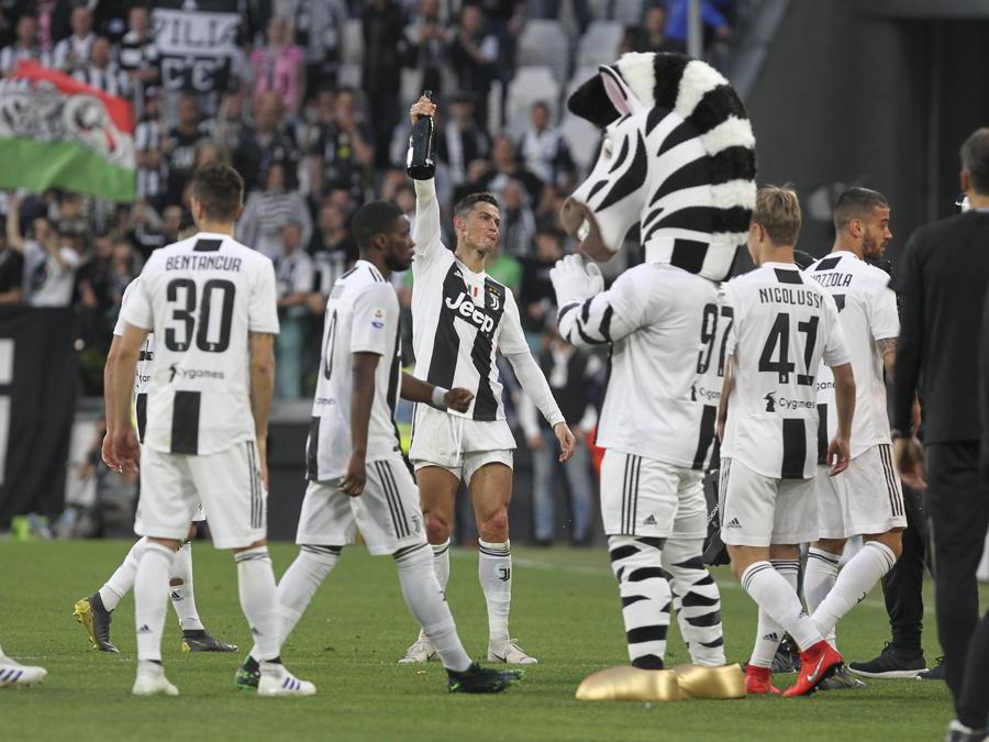 APRILE.CALCIO. Con cinque giornate d'anticipo, la Juventus conquista l'ottavo scudetto consecutivo. Il 35esimo della storia del club bianconero. (Afp)