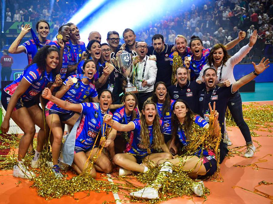 MAGGIO VOLLEY. La Igor Gorgonzola Novara, conquista la prima Champions League femminile del club piemontese. Sconfitta, nella finale tutta italiana, le eterne rivali dell'Imoco Volley Conegliano per 3-1. (Afp)