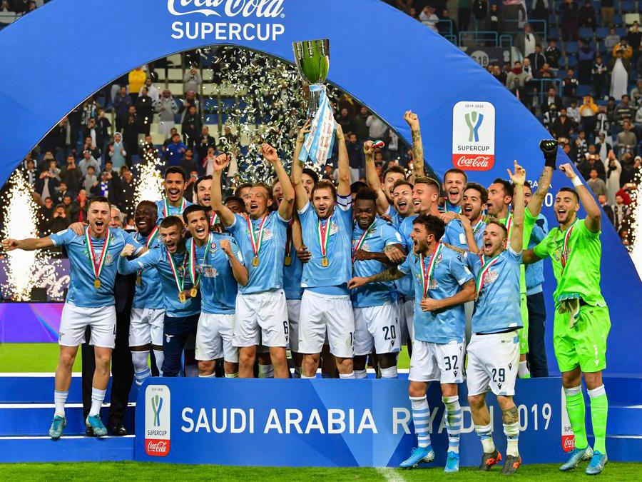 DICEMBRE. CALCIO. Dopo la Coppa Italia, la Lazio conquista per la quinta volta nella storia del club biancoceleste la Supercoppa italiana. Sconfitta, nella finale di Riyad (Arabia Saudita), la Juventus per 3 -1. (Afp)