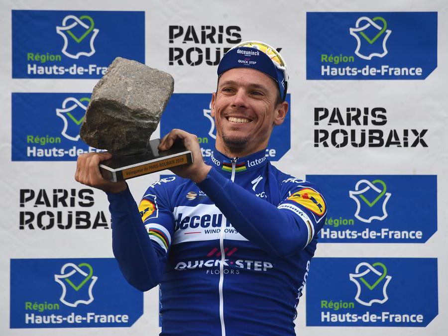 APRILE. CICLISMO. Il belga Philippe Gilbert trionfa alla Parigi Roubaix, regolando allo sprint il compagno di fuga, il tedesco Politt. Con questo successo, il 37 belga mette in bacheca la quinta Classica Monumento della carriera. (Afp)