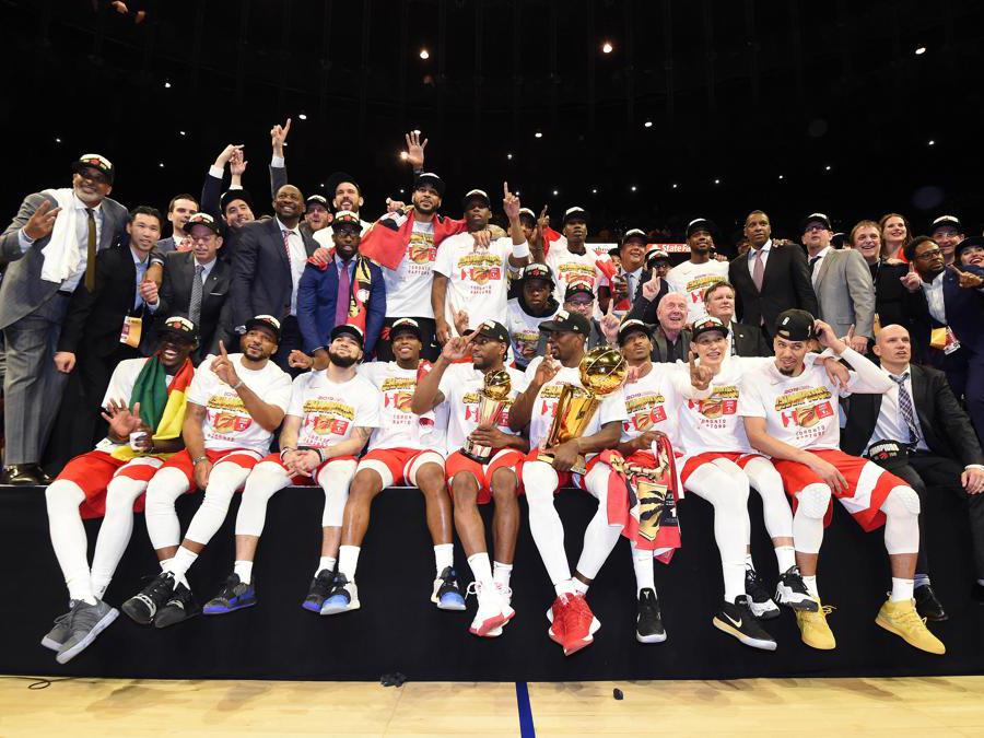GIUGNO. BASKET. Per la prima volta nella storia del basket stelle e strisce, un team non statunitense vince il titolo dell'Nba. I canadesi del Toronto Raptors vincono il primo titolo della storia del club, in gara 6, in casa dei Golden State Warriors con il punteggio di 114-110. (Afp)