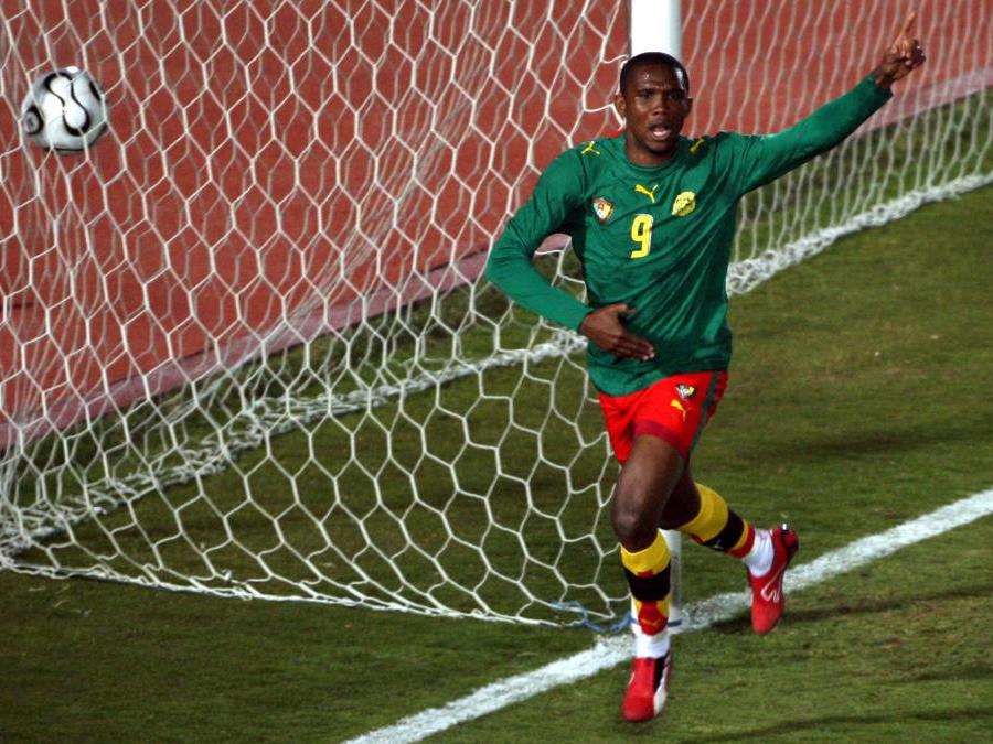 SETTEMBRE-CALCIO. A 38 anni, l’attaccante camerunense Samuel Eto'o lascia il calcio professionistico.Cresciuto calcisticamente in patria nell'Ucb Douala, in carriera ha indossato le maglie del Real Madrid, Espanyol, Barcellona, Inter , Anzi , Chelsea, Everton, Sampdoria, Antalyaspor, Konyaspor, Qatar Sc, conquistando 19 trofei nazionali e internazionali. Con la nazionale del Camerun ha vinto 2 Coppe d'Africa e l'oro olimpico ai Giochi di Sydney 2000.(Reuters)