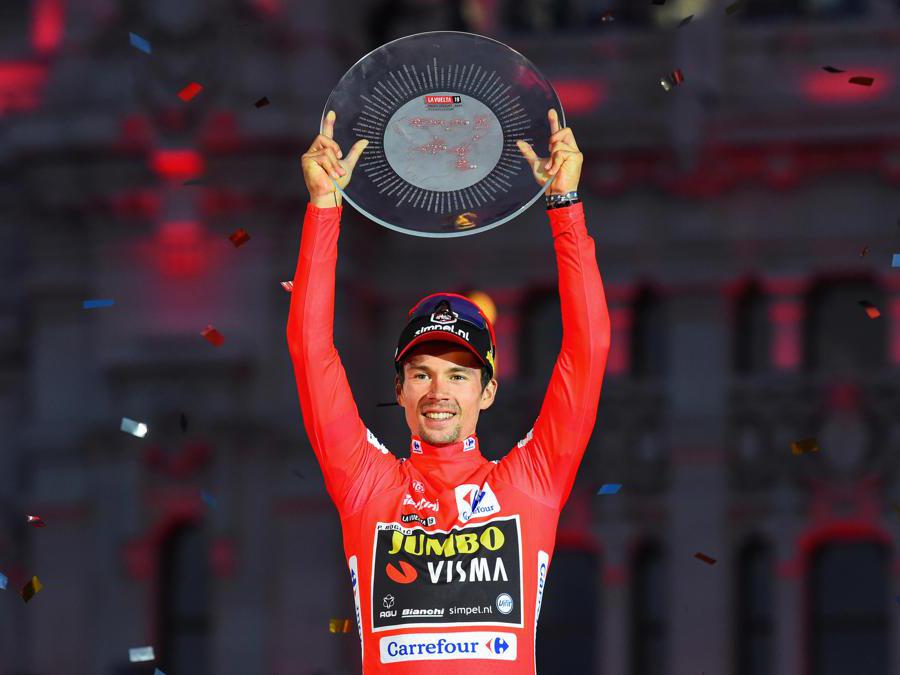 SETTEMBRE. CICLISMO. Lo sloveno Primoz Roglic domina la 74esima edizione della Vuelta spagnola. Precede sul podio di Madrid, lo spagnolo Alejandro Valverde e il connazionale Tadej Pogaca. (Afp)