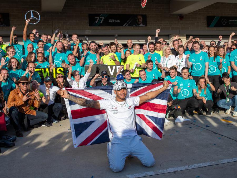 NOVENBRE .F1. Con il secondo posto al Gp degli Stati Uniti, Lewis Hamilton si laurea campione del mondo per la sesta volta in carriera. Per la Mercedes sesto titolo costruttori consecutivo. (Afp)