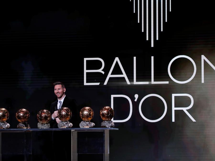 DICEMBRE. CALCIO. Dopo aver vinto la Scarpa d'oro, grazie alle 36 reti realizzate nella Liga spagnola nella scorsa stagione, il fuoriclasse argentino Leo Messi conquista il sesto pallone d'oro in carriera, davanti all'olandese Virgil van Dijk e al portoghese Cristiano Ronaldo. (Reuters)