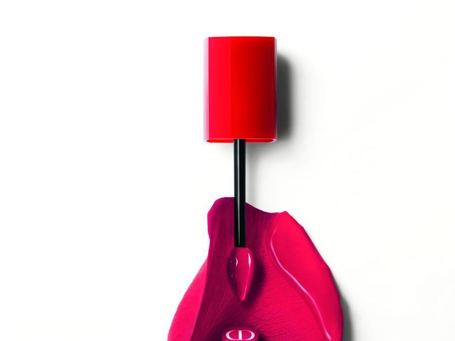 Rouge Dior Ultra Care, un lipstick dal finish mat luminoso con una durata fino a 12 ore, in più un'intensa azione cosmetica