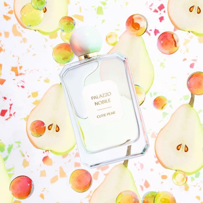 Cutie Pear di Palazzo Nobile by Valmont Una fragranza floreale fruttata che si apre con note fresche di pera e limone per giungere a un cuore di gelsomino, rosa e magnolia.