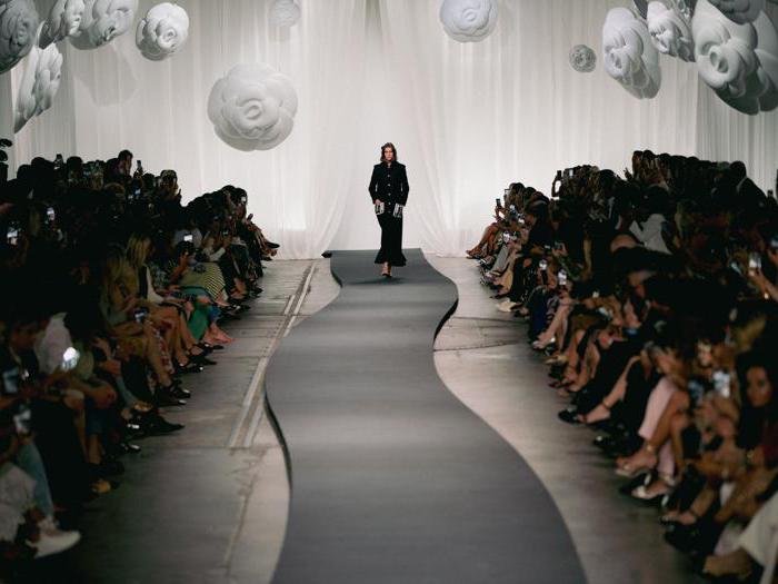 Chanel sfila a Firenze con la collezione Métiers d'Art 2022