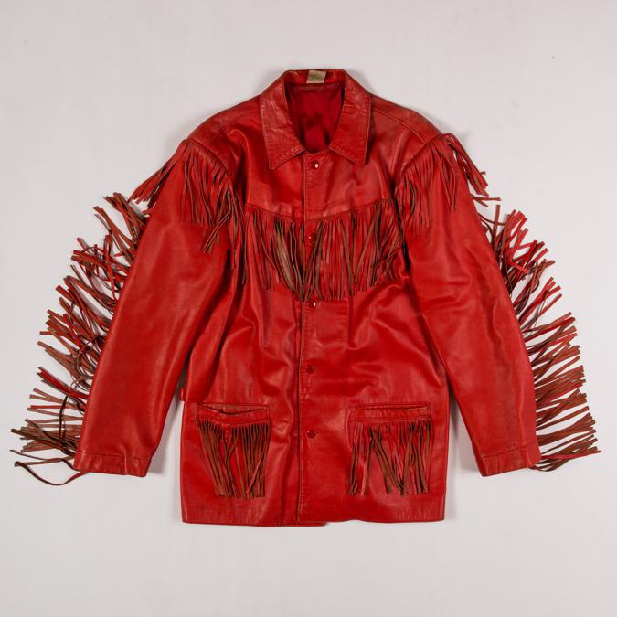 Giacca Pelle Rossa con Frange, Fiorucci, 1979. Courtesy Archivio Franco Marabelli. Studio e ricerca Elio Fiorucci. Foto Gianluca Di Ioia – Triennale Milano / Red leather jacket with fringes, Fiorucci, 1979. Courtesy Franco Marabelli Archive. Study and research Elio Fiorucci. Photo: Gianluca Di Ioia – Triennale Milano