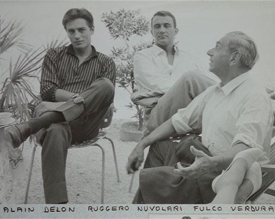 Fulco di Verdura con Alain Delon e Ruggero Nuvolari sul set del “Gattopardo”, film del 1963 tratto dal libro scritto dal cugino Giuseppe Tomasi di Lampedusa