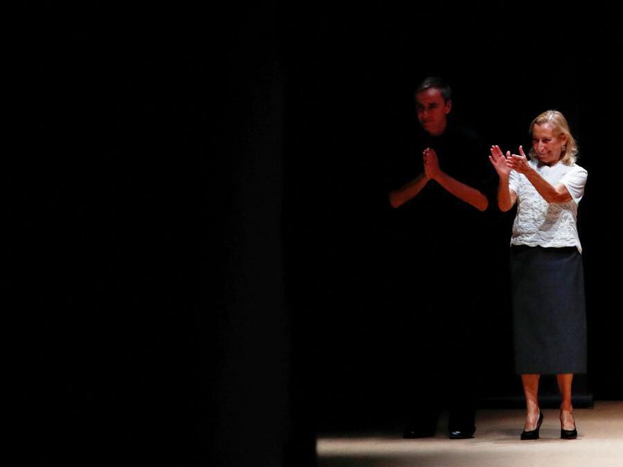 Lo stilista Raf Simons e Miuccia Prada (REUTERS/Alessandro Garofalo)