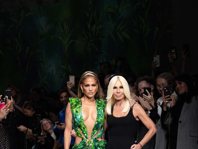 Milano moda donna: Jennifer Lopez è tornata sulla passerella di Versace