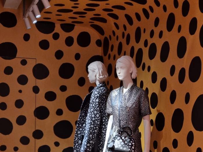 Louis Vuitton porta Yayoj Kusama nel cuore di Milano