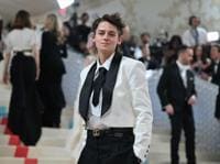 Kristen Stewart in Chanel vintage (Photo by Angela WEISS / AFP)