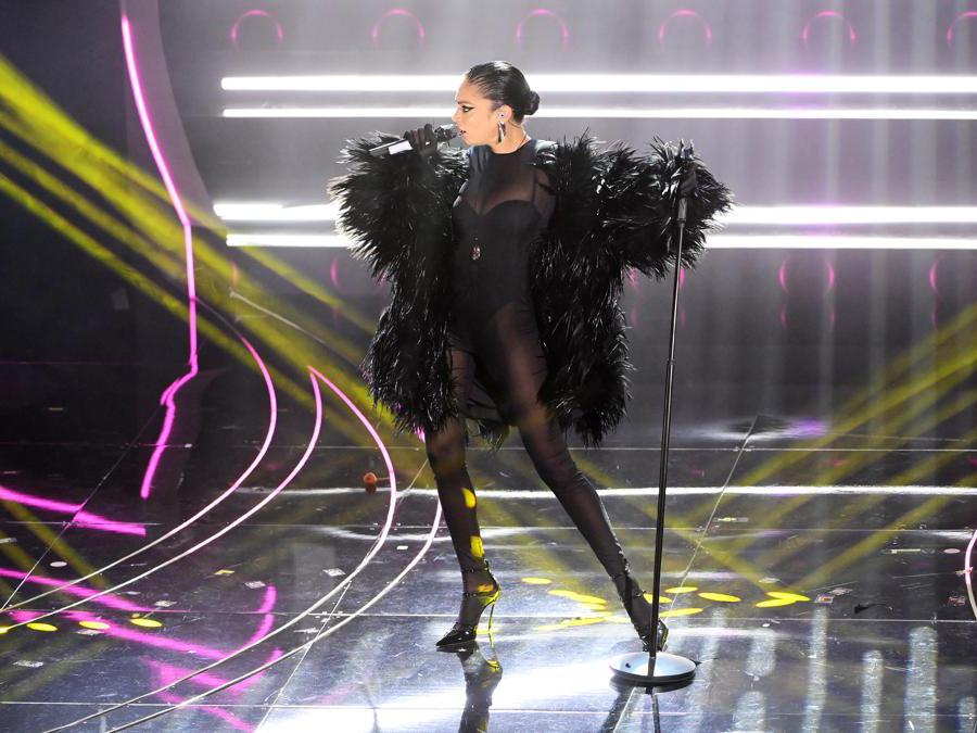 Elodie indossa un abito Valentino e gioielli Tiffany 