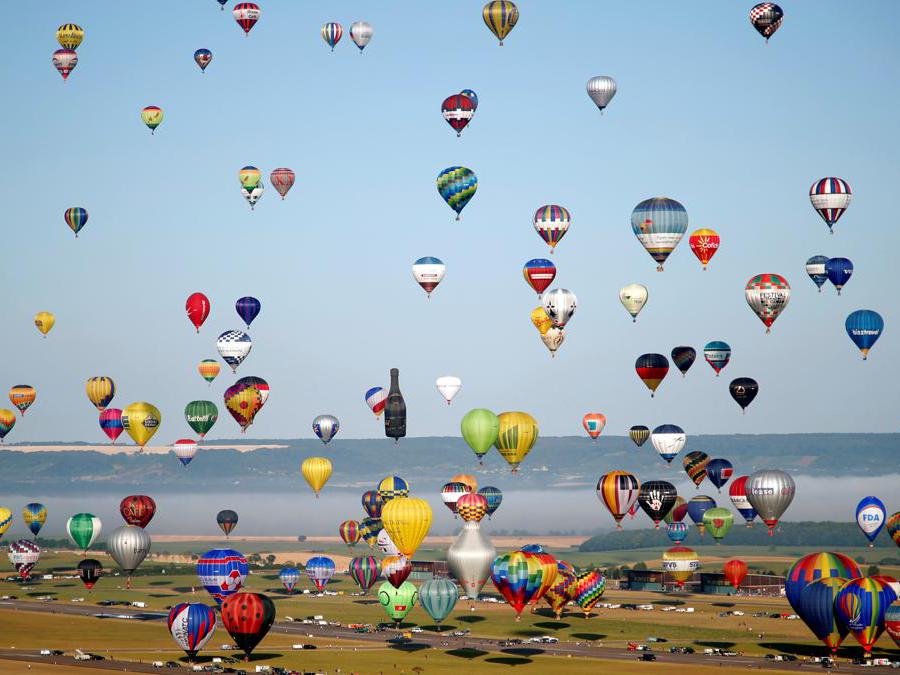 A Chambley (Francia) il più grande raduno di mongolfiere del mondo - Il ...