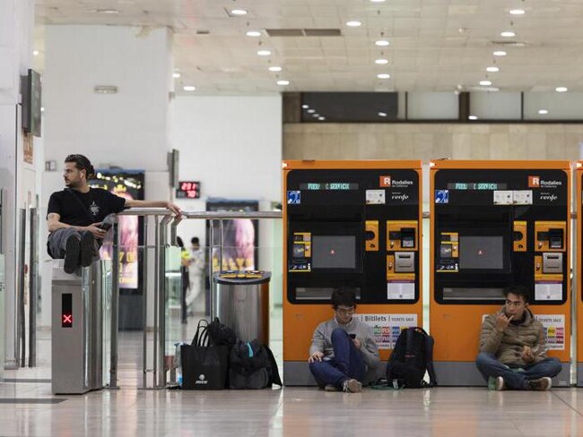 Barcellona, allagato l’aeroporto e diverse strade