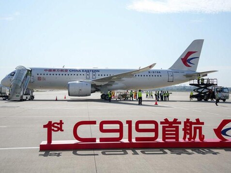 Battesimo di volo per il C919, il primo aereo passeggeri made in China