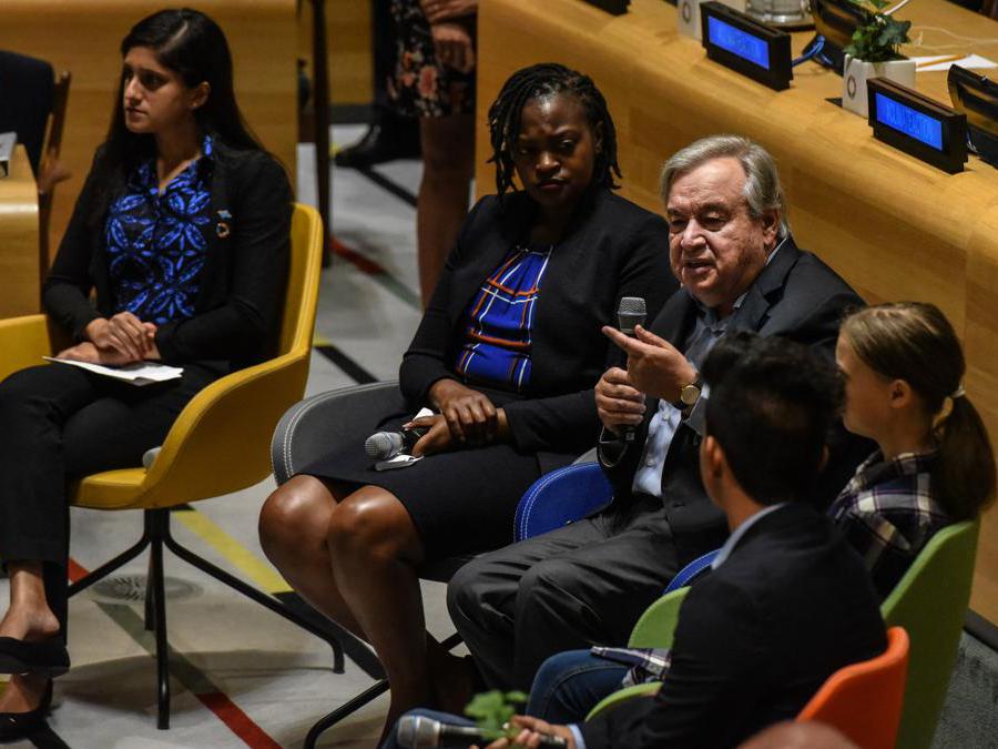New York City.  Youth Climate Summit. António Guterres,  Komal Karishma Kumar, Wanjuhi Njoroge, Greta Thunberg e  Bruno Rodriguez (Afp)