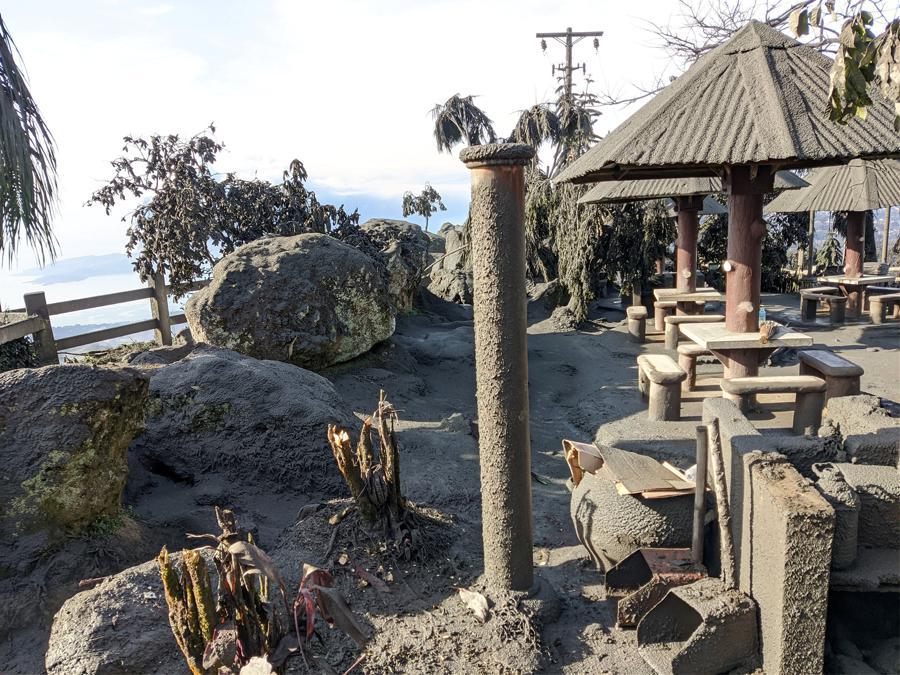 La cenere dopo l'eruzione del vulcano Taal  nella città di Tagaytay, Cavite, Filippine. JEROME AUSTRIA ABUAN /via REUTERS 