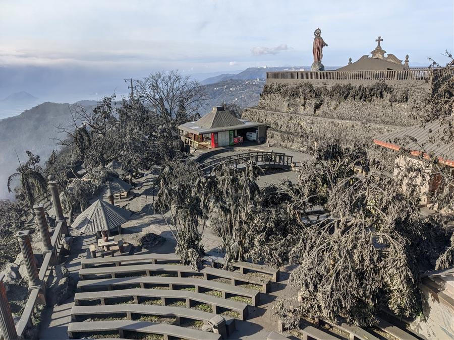 La cenere dopo l'eruzione del vulcano Taal  nella città di Tagaytay, Cavite, Filippine. JEROME AUSTRIA ABUAN /via REUTERS 